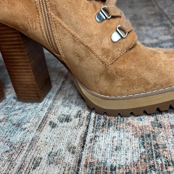 Steve Madden Breccan Tan and Black Lace-Up Block Heel Boots -‎ 10 - Picture 11 of 15